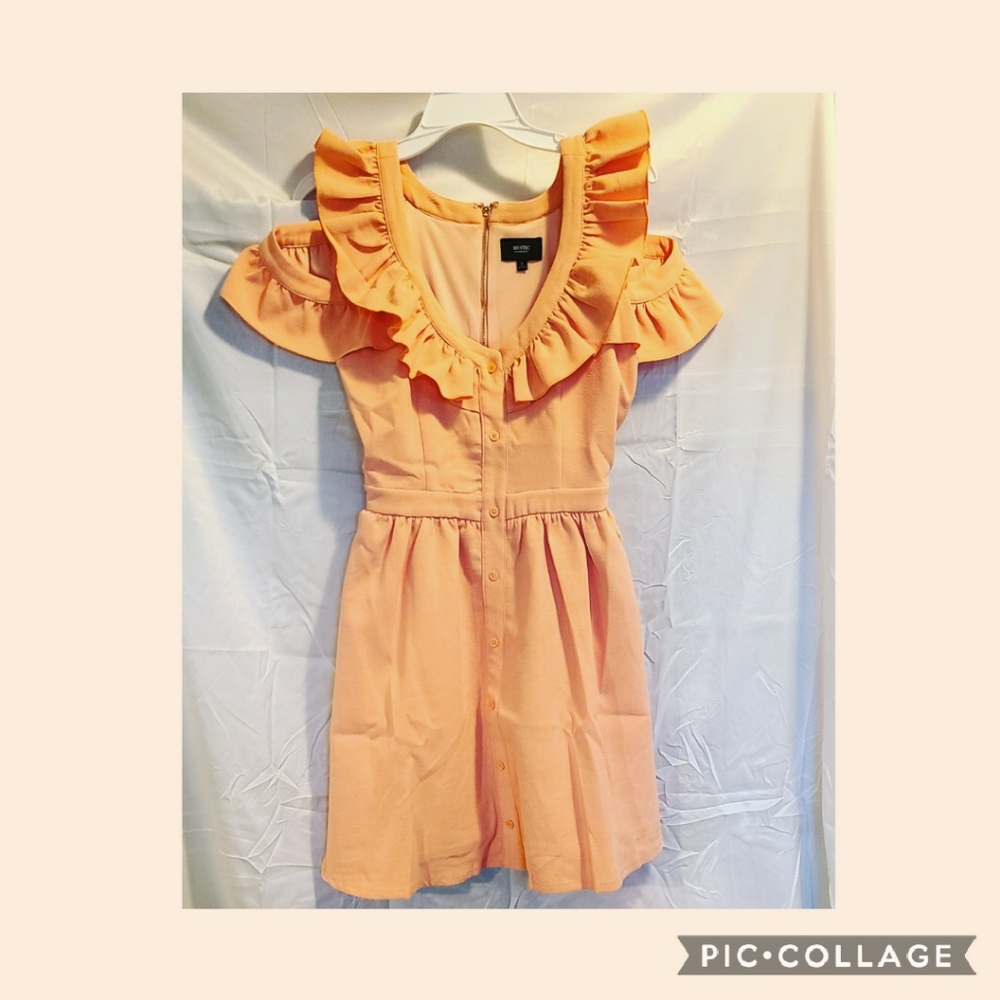 NWT Mystic Cold shoulder Ruffel Dress /Sma…